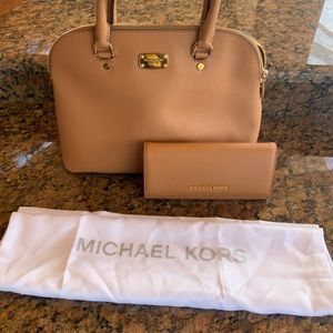 NWOT Michael Kors Tan Purse/Wallet.